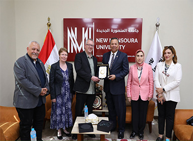وفد من جامعة نوتنغهام ترنت يزور جامعة المنصورة الجديدة ويشيد بالمستوى الأكاديمي والطلابي المتميز